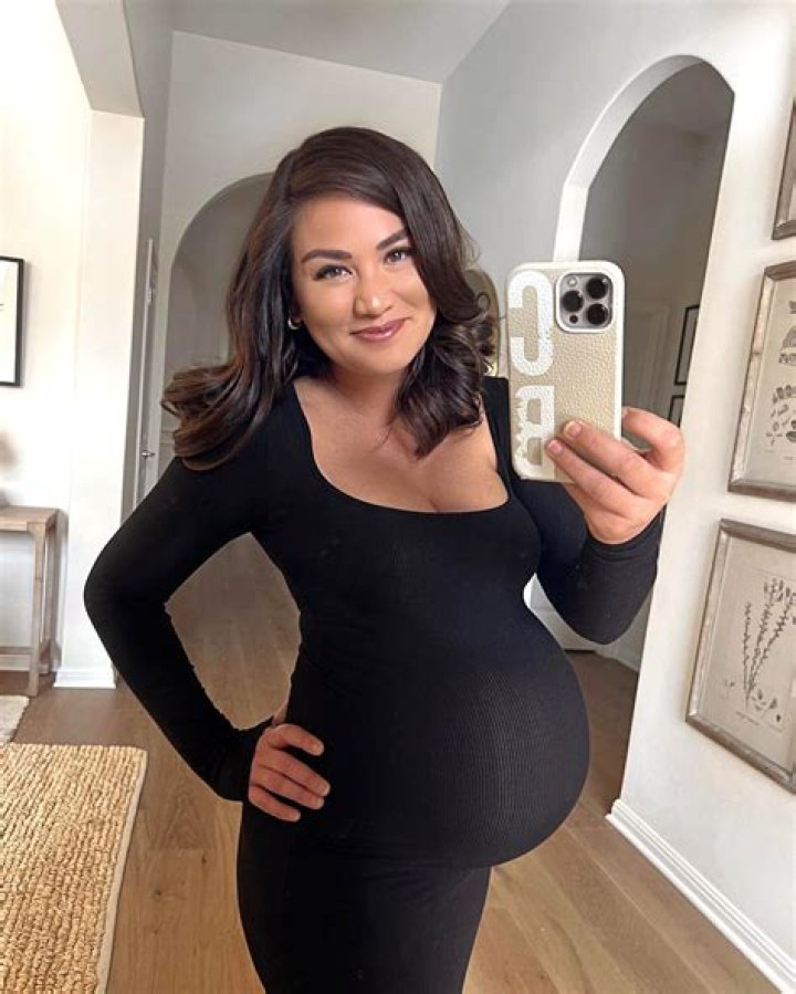 12 Celebrity Selfies Showing Off Ridiculously Huge Baby Bumps
