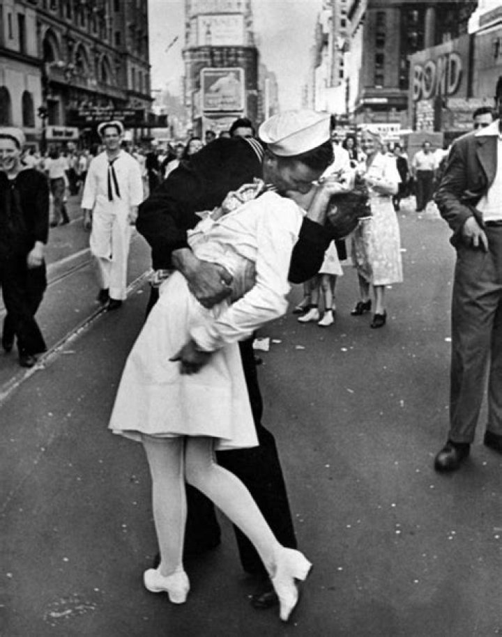 25 Powerful Photos From History With Surprising Backstories