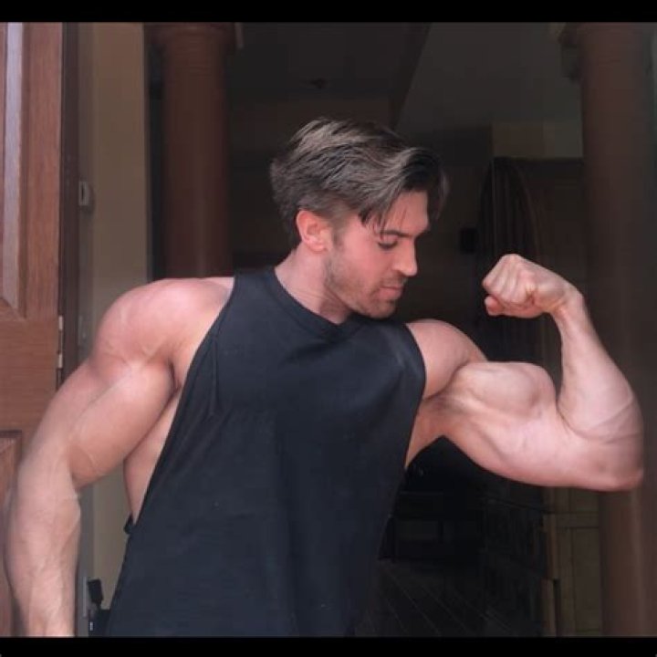 Adam Charlton (Bodybuilder) - Age, Birthday, Bio, Facts, Family, Net Worth, Height & More
