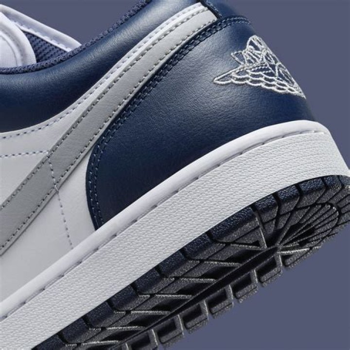 Air Jordan 1 Low “Midnight Navy” Drop Details