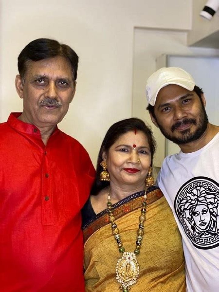 Avinash Dwivedi Age, Wiki, Biography, Wife, Parents, Caste, Net worth, Height, Family & More