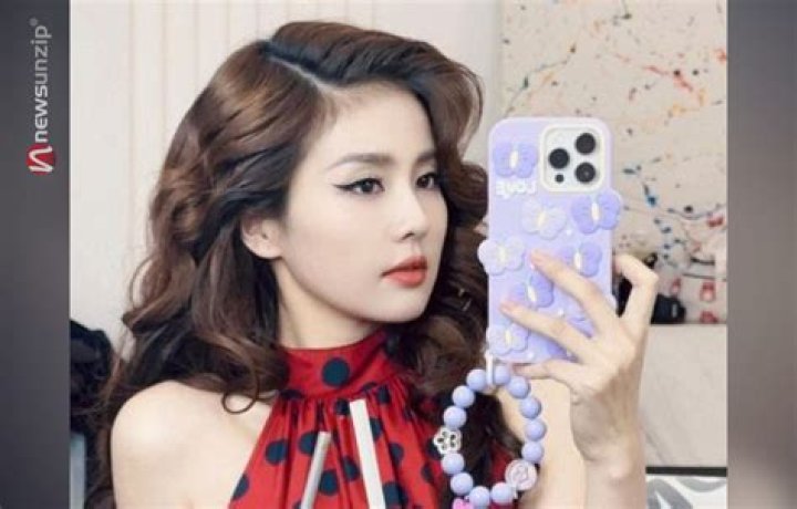 Bai Lu Biodata, Wiki, Age, Height, Husband, Family, Nationality, Net Worth