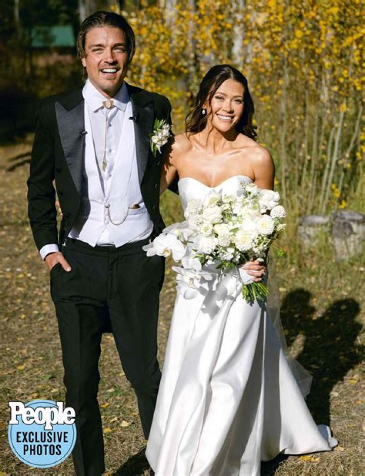 Caelynn Miller-Keyes Arrives in Switzerland, Shares Update on Dean Unglert’s Health