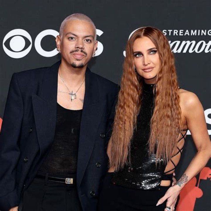 #CoupleGoalsAshlee Simpson and Evan Ross Celebrate Their 2nd Wedding Anniversary!