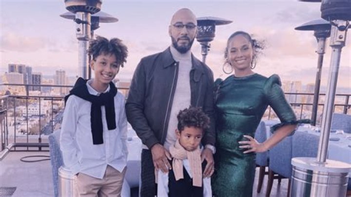 Does Alicia Keys have any sisters? – Celebrity.fm – #1 Official Stars, Business & People Network, Wiki, Success story, Biography & Quotes