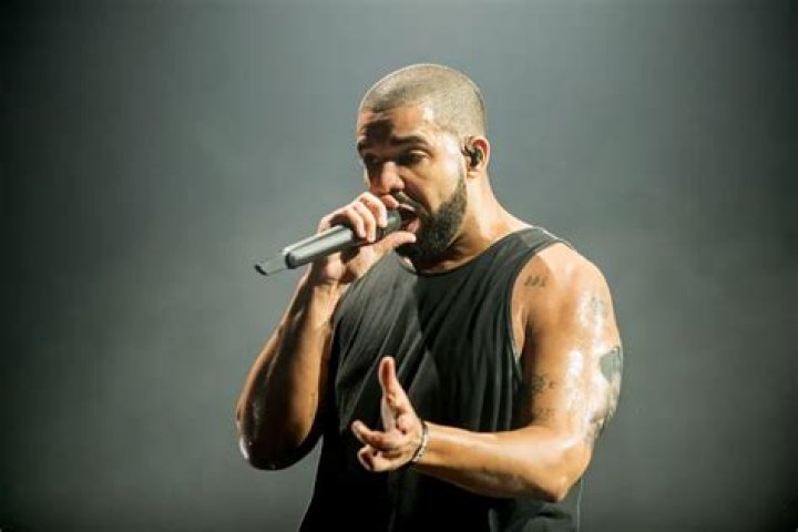 Drake Roasted For Allegedly Lying About His Height In Video For "First Person Shooter"