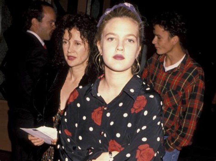 Drew Barrymore Talks Relationship With “Sister” Cameron Diaz: We Bro Out!