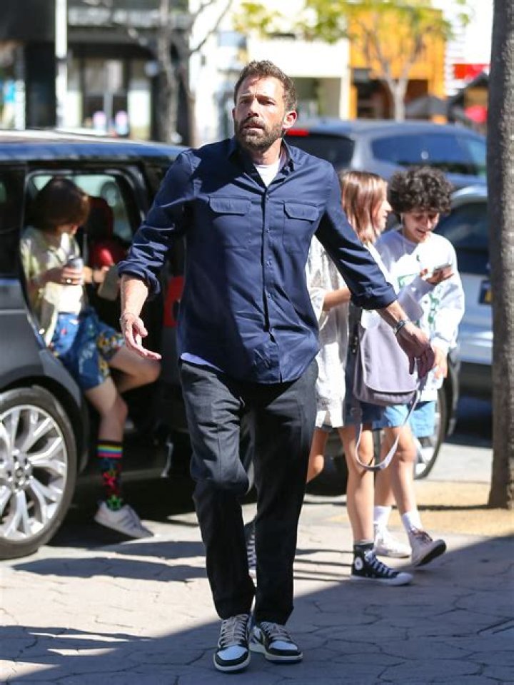 Emme Muniz and Stepsister Seraphina Affleck Spend the Day With Ben Affleck: Photos