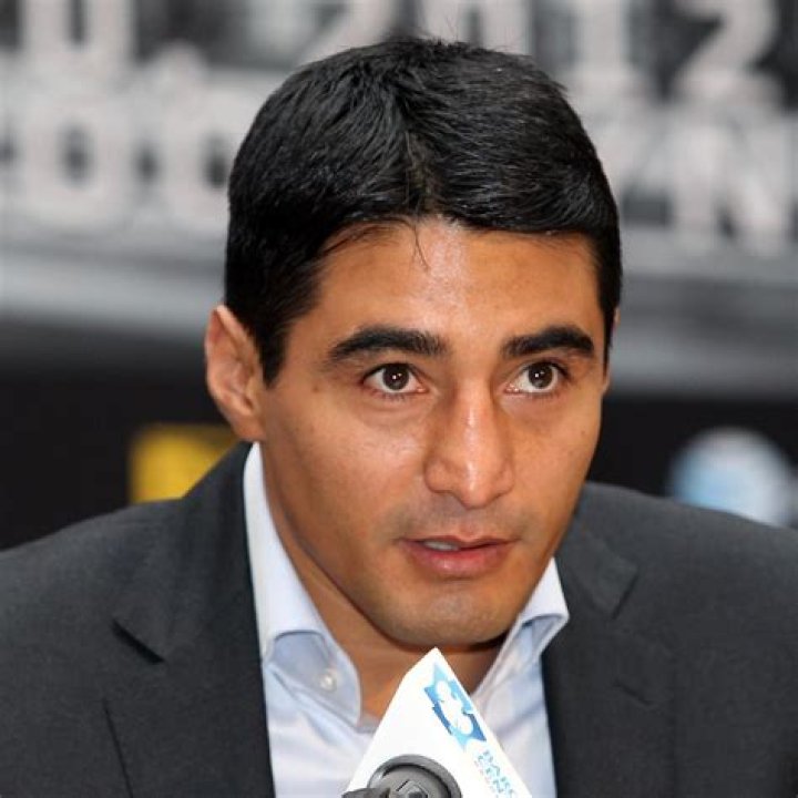 Erik Morales (Boxer) - Age, Birthday, Bio, Facts, Family, Net Worth, Height & More