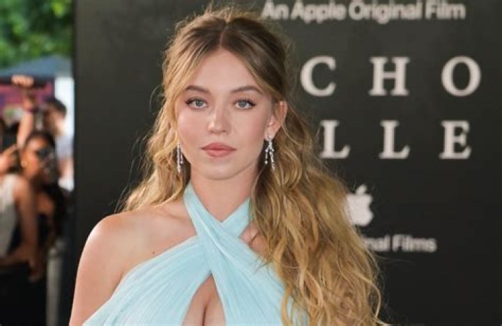 ‘Euphoria’ Star Sydney Sweeney Is Stunning! See Photos of the Actress’ Best Braless Moments