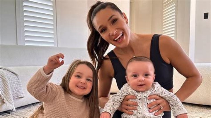 Fitness Guru Kayla Itsines Gets Real About Her Postpartum Body With Powerful Pic: ‘This Is a Very Personal Image’
