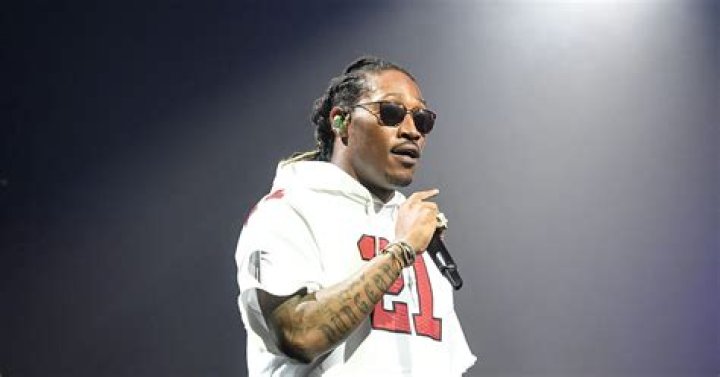 Future Adds To Rumors Of A Drake Beef By Dropping The Original Version Of "Feel No Ways"