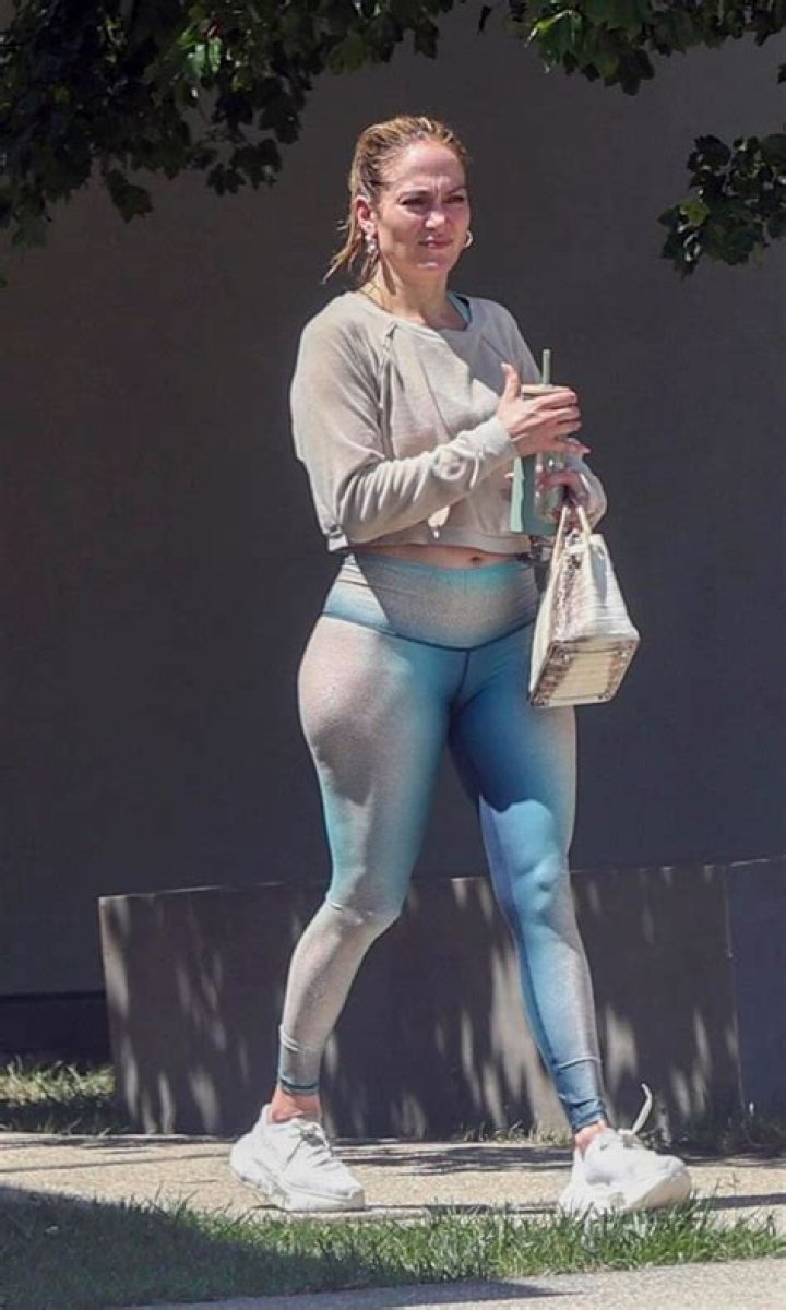 Girl Slay!Jennifer Lopez Shows Off Her Curves in Tight Yoga Pants as She Works Out With BF Alex Rodriguez