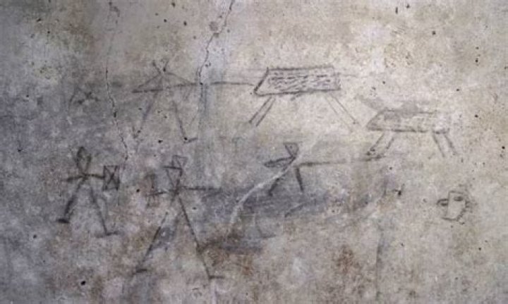 Graffiti Depicting Gladiator Battles Uncovered In Pompeii