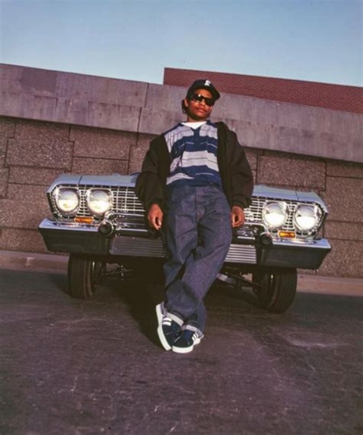 How tall is Eazy E