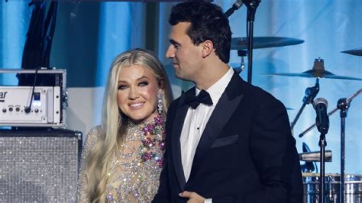 How tall is Erica Mena