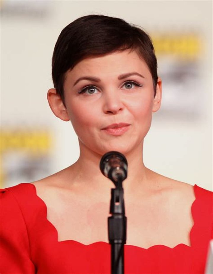 How tall is Ginnifer Goodwin
