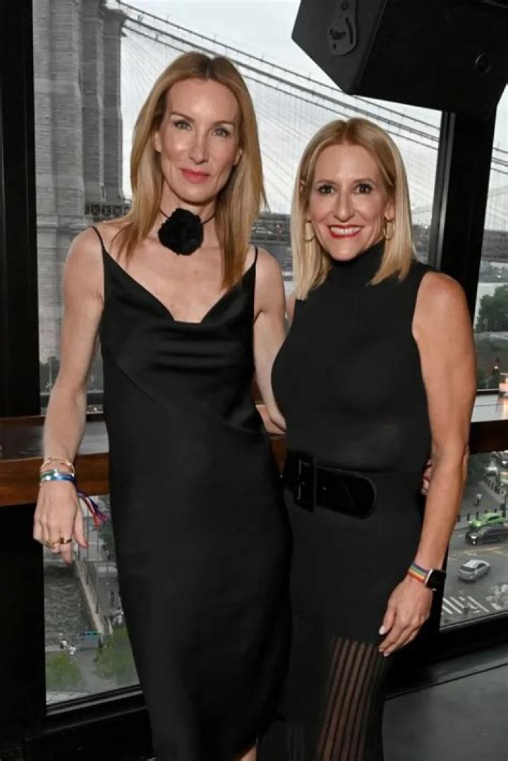 How tall is Jennifer Taylor