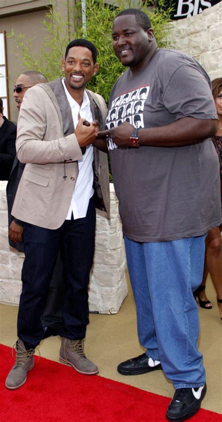 How tall is Quinton Aaron
