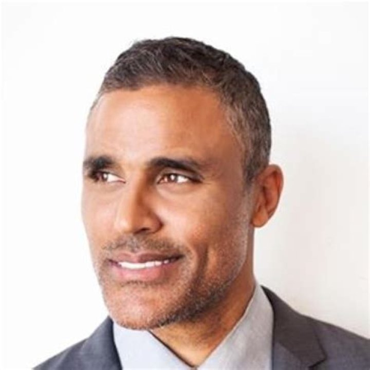 How tall is Rick Fox