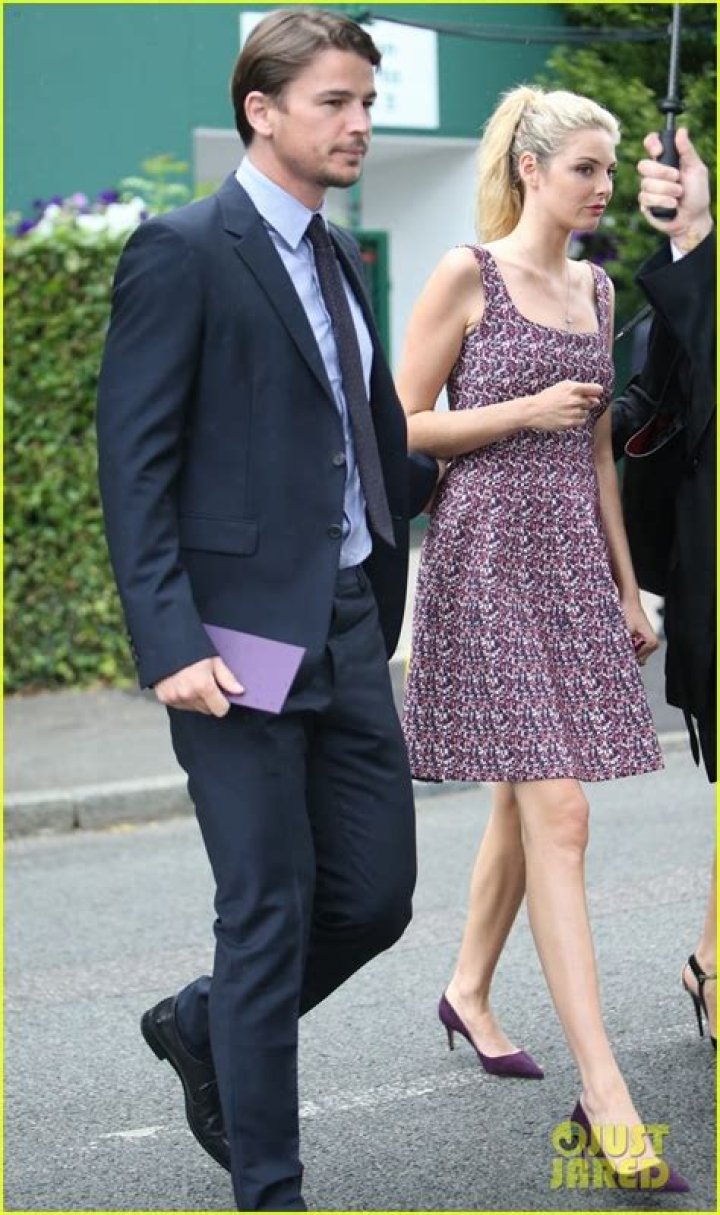 How tall is Tamsin Egerton