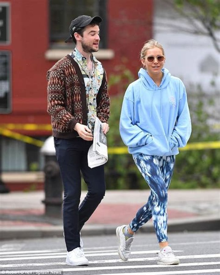 How tall is Tom Sturridge