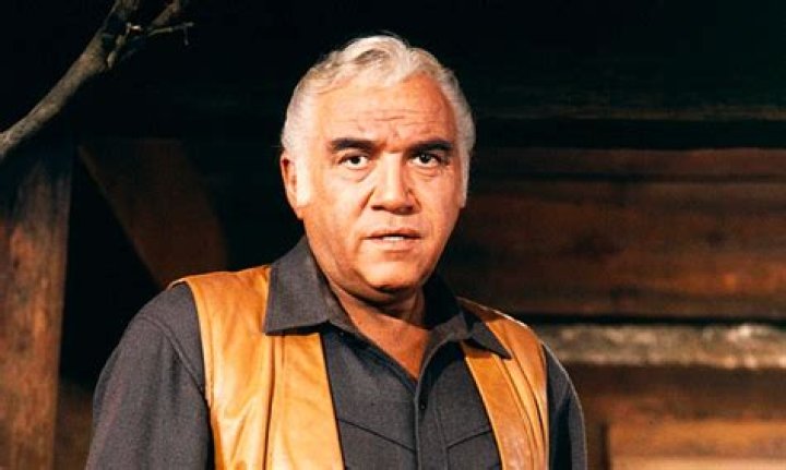 How tall was Lorne Greene