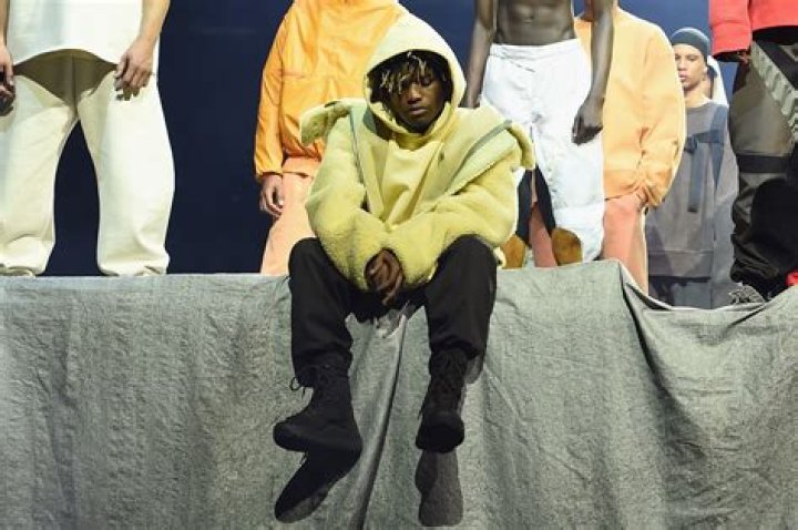Ian Connor & Ex-Fiancé Raven Trade Shots On Twitter