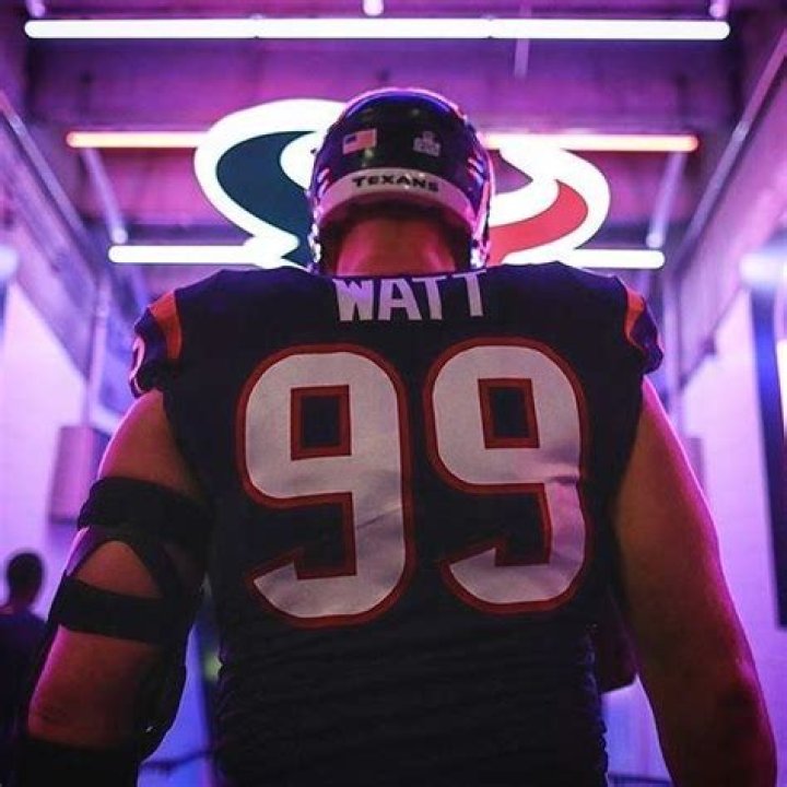 J. J. Watt Wiki, Biography, Family, Wife, Dad, College, Brothers & Net Worth