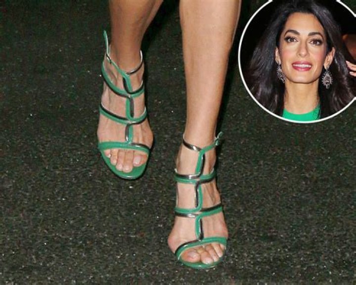 Jessica Simpson Suffers Shoe Malfunction While on a Date With Her Husband – See the Pic