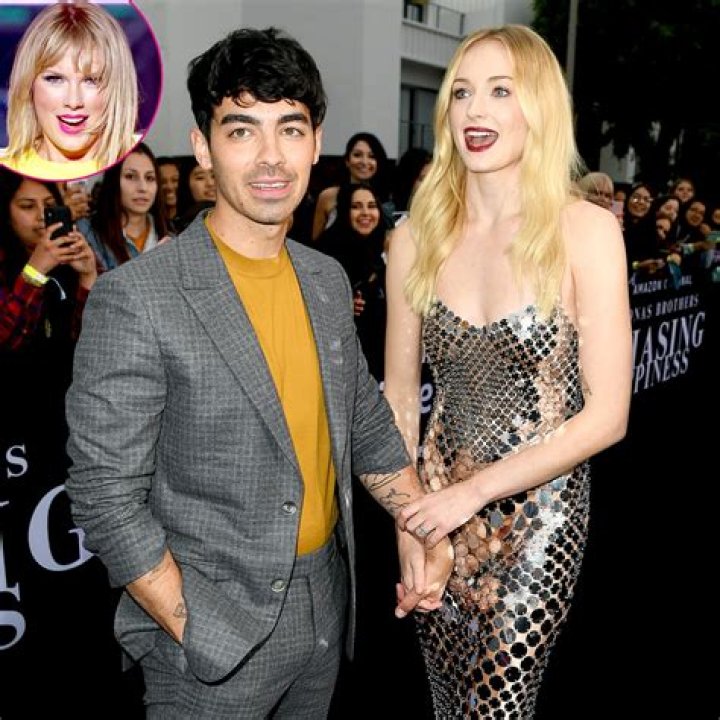 Joe Jonas Fangirling Over Fiancée Sophie Turner While Heading to the ‘GoT’ Premiere Is Everything