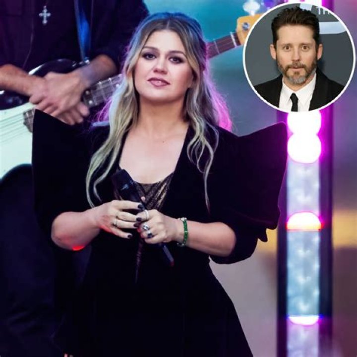Kelly Clarkson Dishes on Her Dating Life After Brandon Blackstock Divorce: ‘I Love Being Single’
