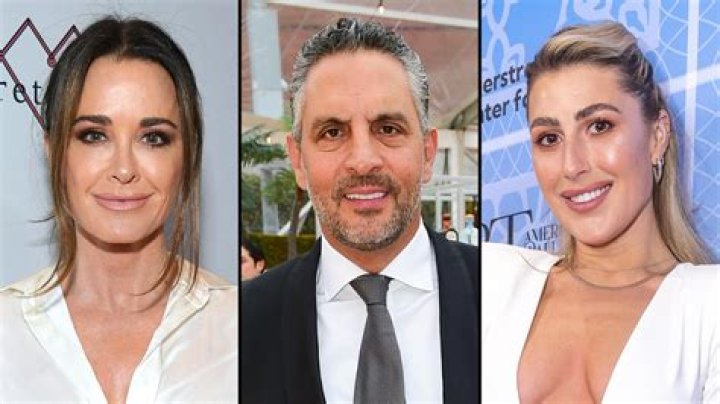 Kyle Richards Deletes Post Supporting Mauricio Umansky on ‘DWTS’ After Emma Slater Dating Rumors