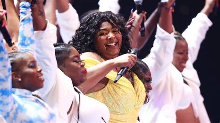 Lizzo Performed at the VMAs With a Giant Inflatable Butt and It Was Iconic