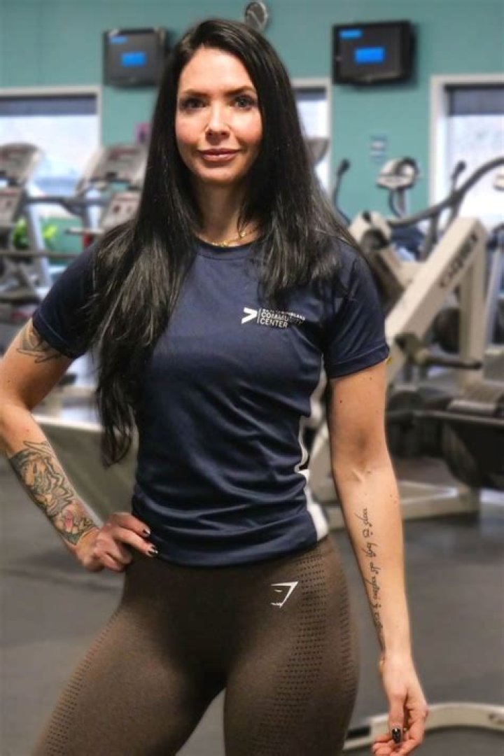 Meet Michelle Lewin — The Fitness Model Whose Rock Hard Abs Have Everyone Talking