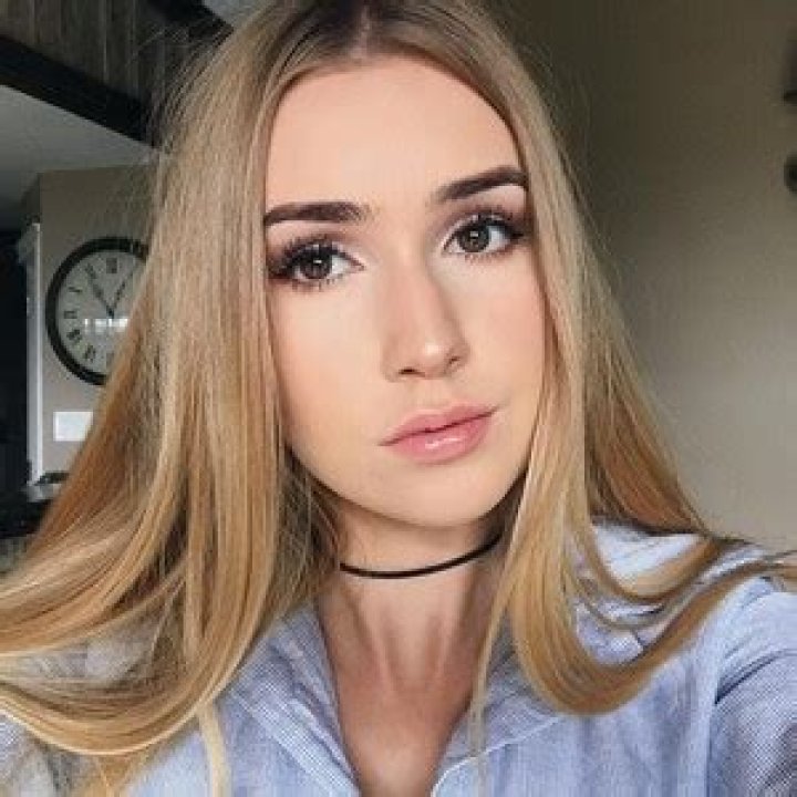 Mia Maples Age - Bio, Wiki, Height, Net Worth, Relationship (2023)