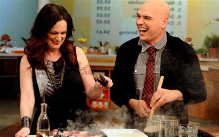 Michael Symon Net Worth; Meet his Wife, Liz Shanahan 2022
