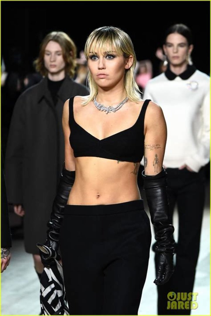Miley Cyrus Shows Off Her Insane Abs in a Hot Leather Look Before Going Onstage at Sunny Hill Festival