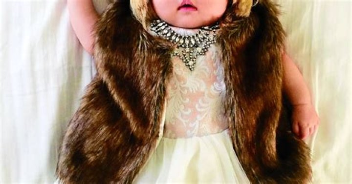 Napping Baby Dressed Like Anna Wintour Goes Viral Because Her Parents Are Hilarious