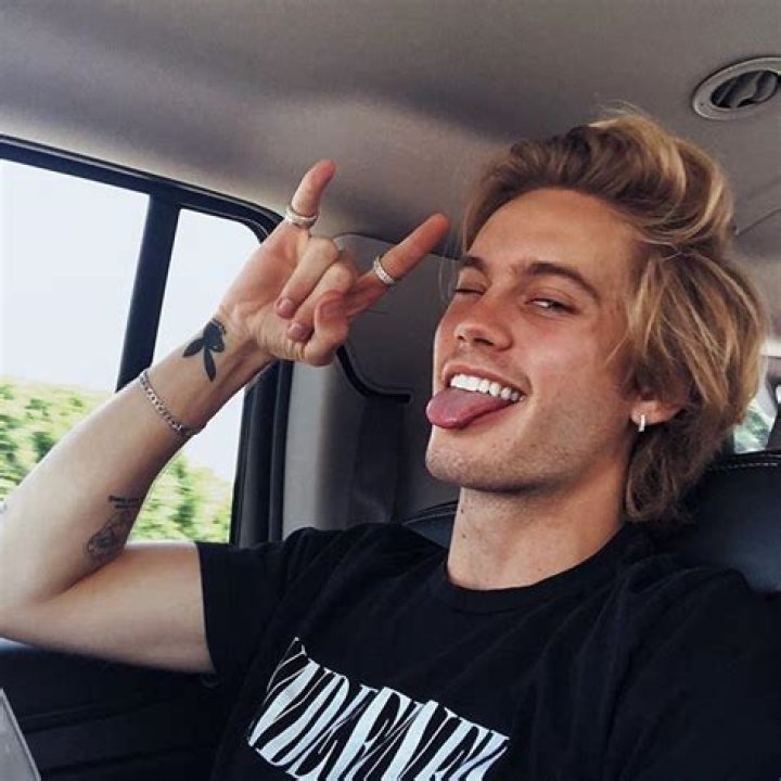 Neels Visser Wiki, Biography, Age, Family, Wife, Salary & Net Worth