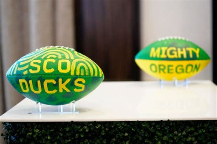 Oregon Expected To Reject Big 10 Offer And Remain In Pac-12