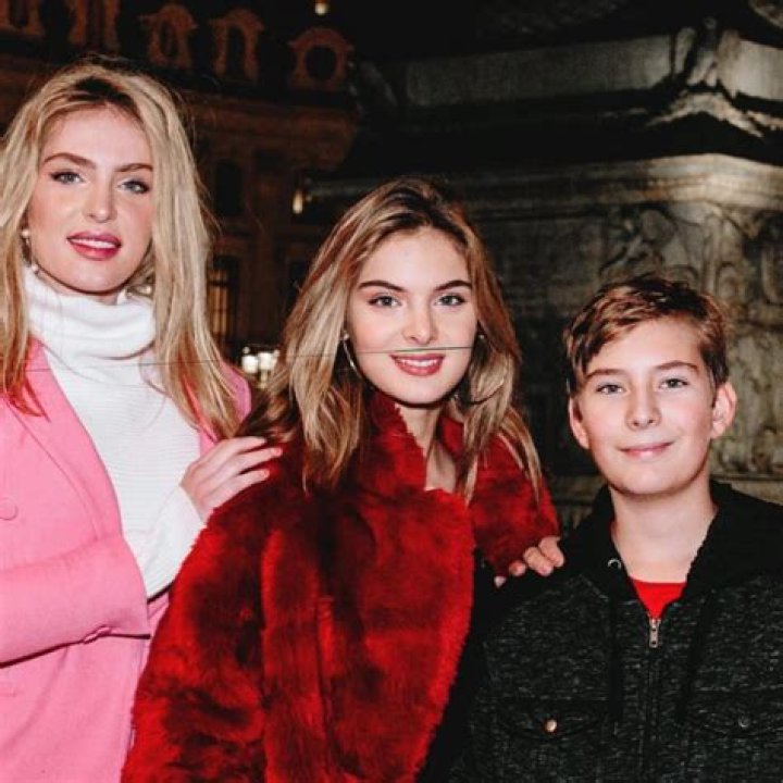 Sawyer Sharbino Bio | Age, Wiki, Net worth, Height, Girlfriend?, Sisters|