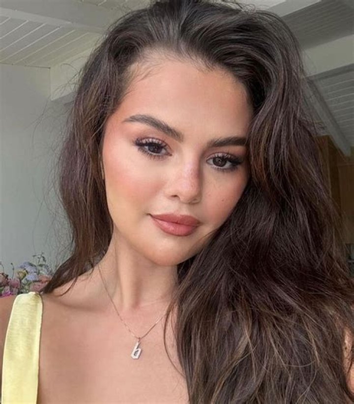 Selena Gomez Shines In a Rare, New Selfie And Fans Are Loving the Fresh-Faced Look