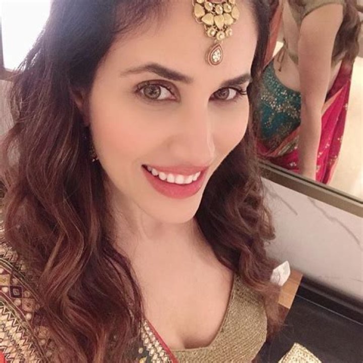 Sonnalli Seygall Wiki, Biography, Age, Height, Family, Salary & Images