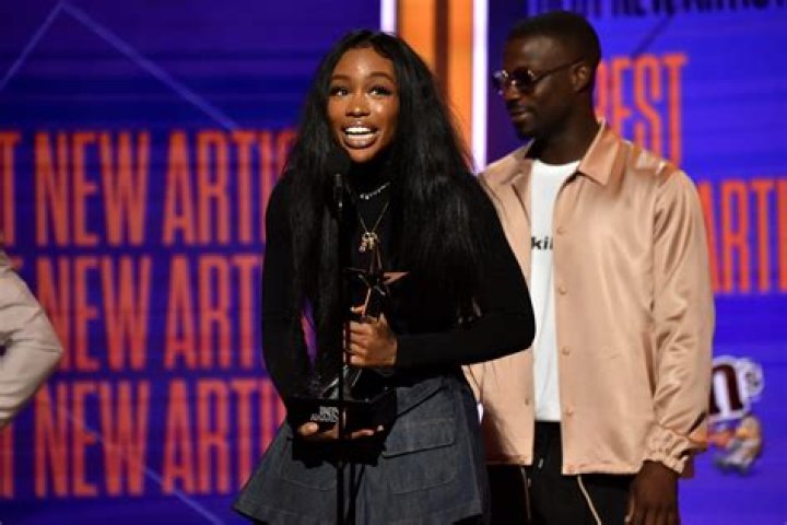 SZA's Old Tweets About Other Artists Resurface Amid Drama With Teen Concertgoer