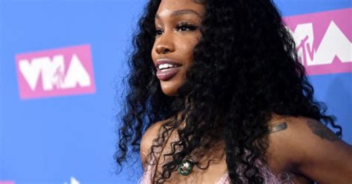 SZA Shows Love To Younger Fan Who Perfectly Recreates "Ctrl" Album Cover