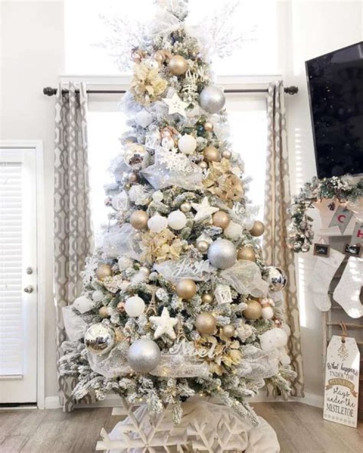 ‘Tis the Season! Sofia Richie Decks Out Her House in Silver and Gold for the Holidays