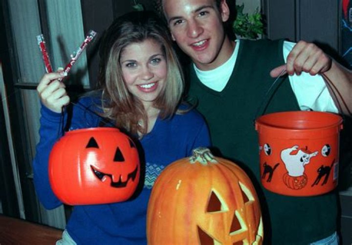 ‘Tis The Season To Be Spooky! 6 Of Our Favorite 90s Sitcom Halloween Episodes