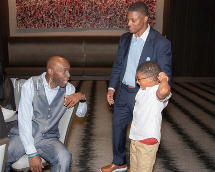 Warrick Dunn: Bio, Married, Wife, Kids, Net Worth, Family, Parents. 2022