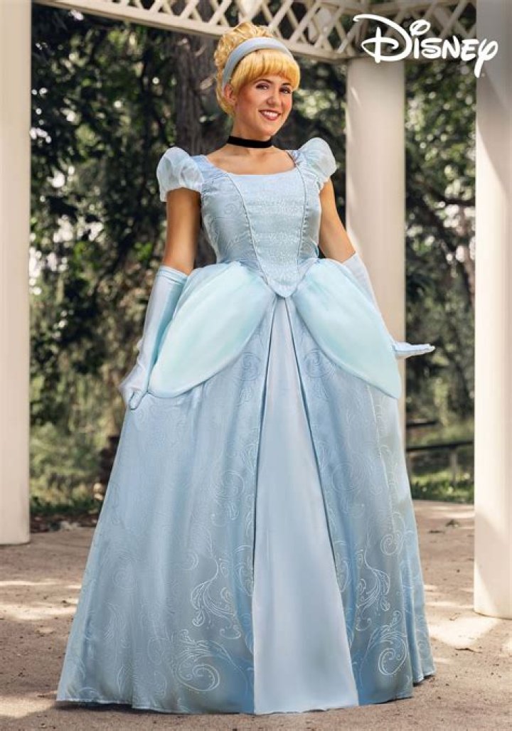 What year is Cinderella 2015 set?